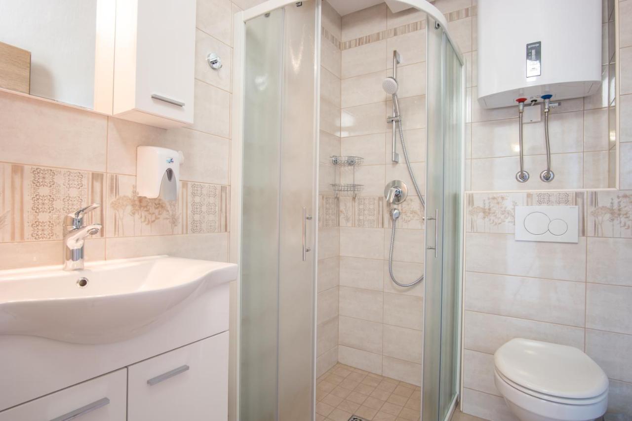 Vila Radolca Apartments & Rooms Радовлица Екстериор снимка
