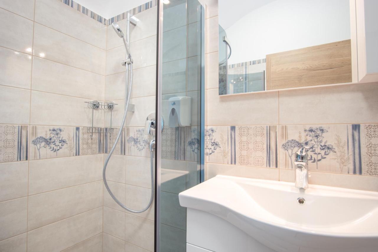 Vila Radolca Apartments & Rooms Радовлица Екстериор снимка